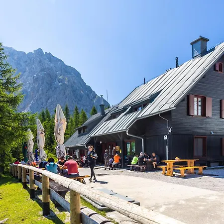 Postarski Dom On Vrsic