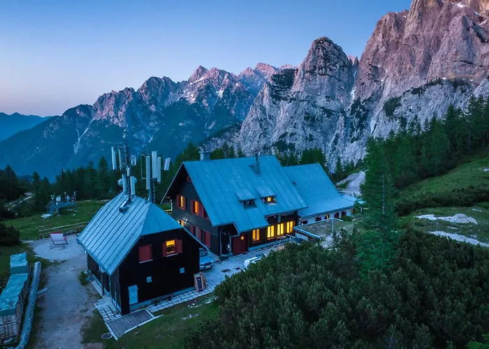 Postarski Dom On Vrsic Konukevi *