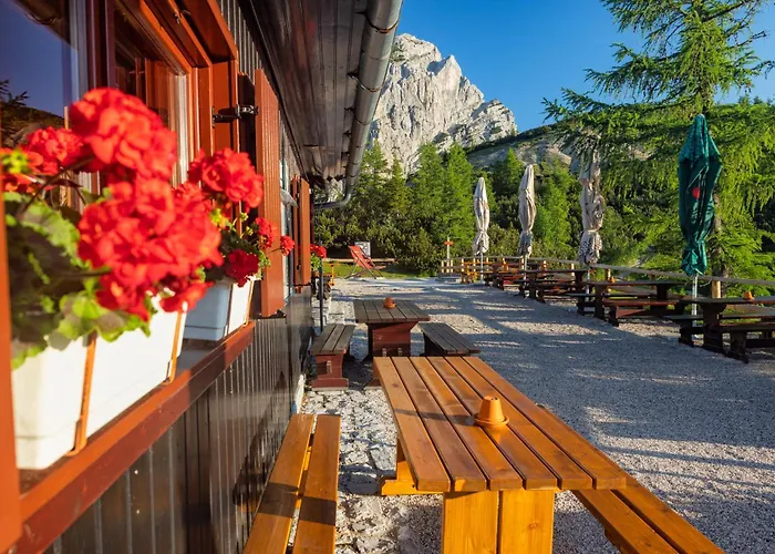 Postarski Dom On Vrsic Konukevi