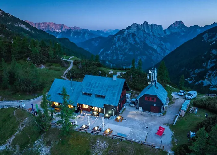 Postarski Dom On Vrsic Konukevi